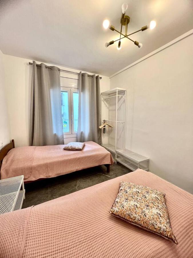 Amplio Apartamento Tranquilo Cerca De La Playa روساس المظهر الخارجي الصورة