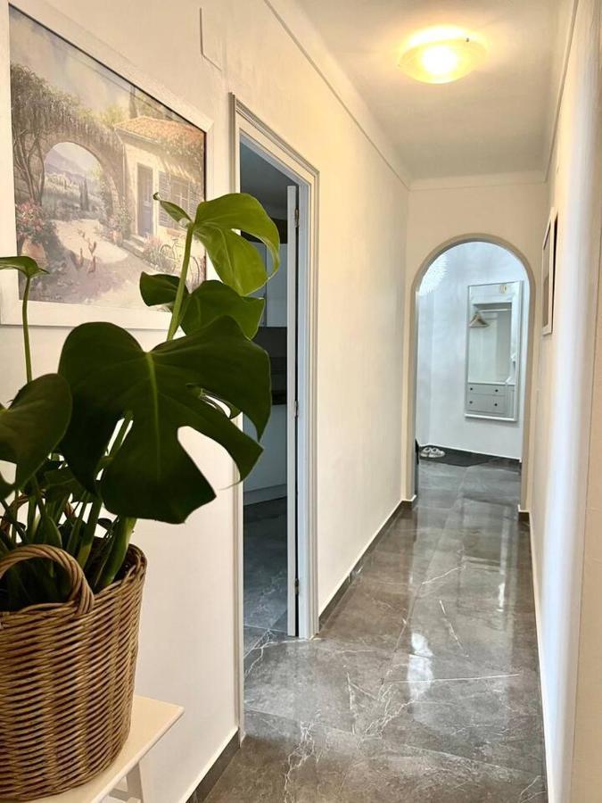 Amplio Apartamento Tranquilo Cerca De La Playa روساس المظهر الخارجي الصورة