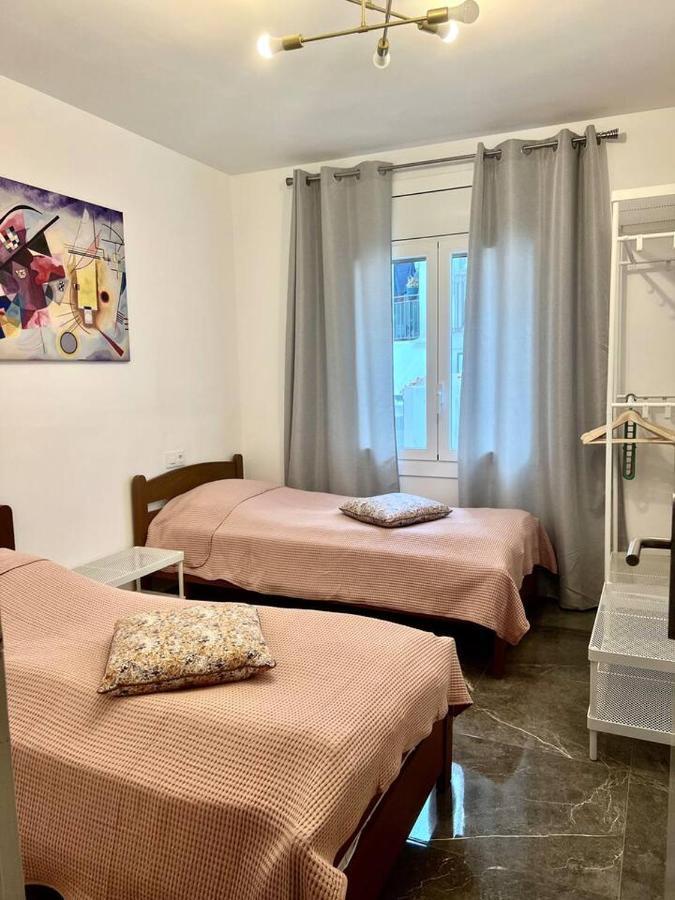 Amplio Apartamento Tranquilo Cerca De La Playa روساس المظهر الخارجي الصورة