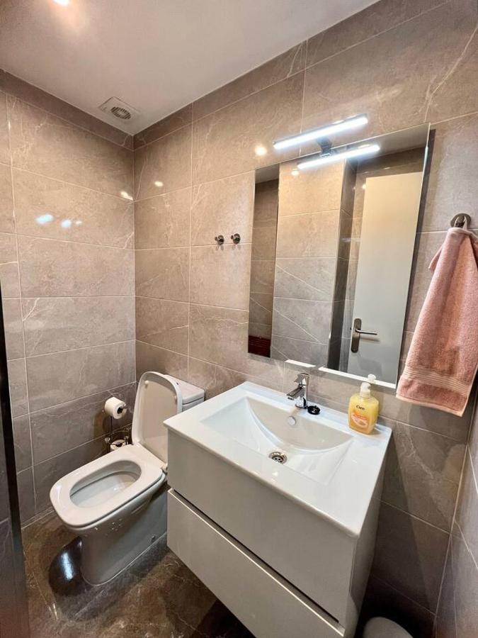 Amplio Apartamento Tranquilo Cerca De La Playa روساس المظهر الخارجي الصورة